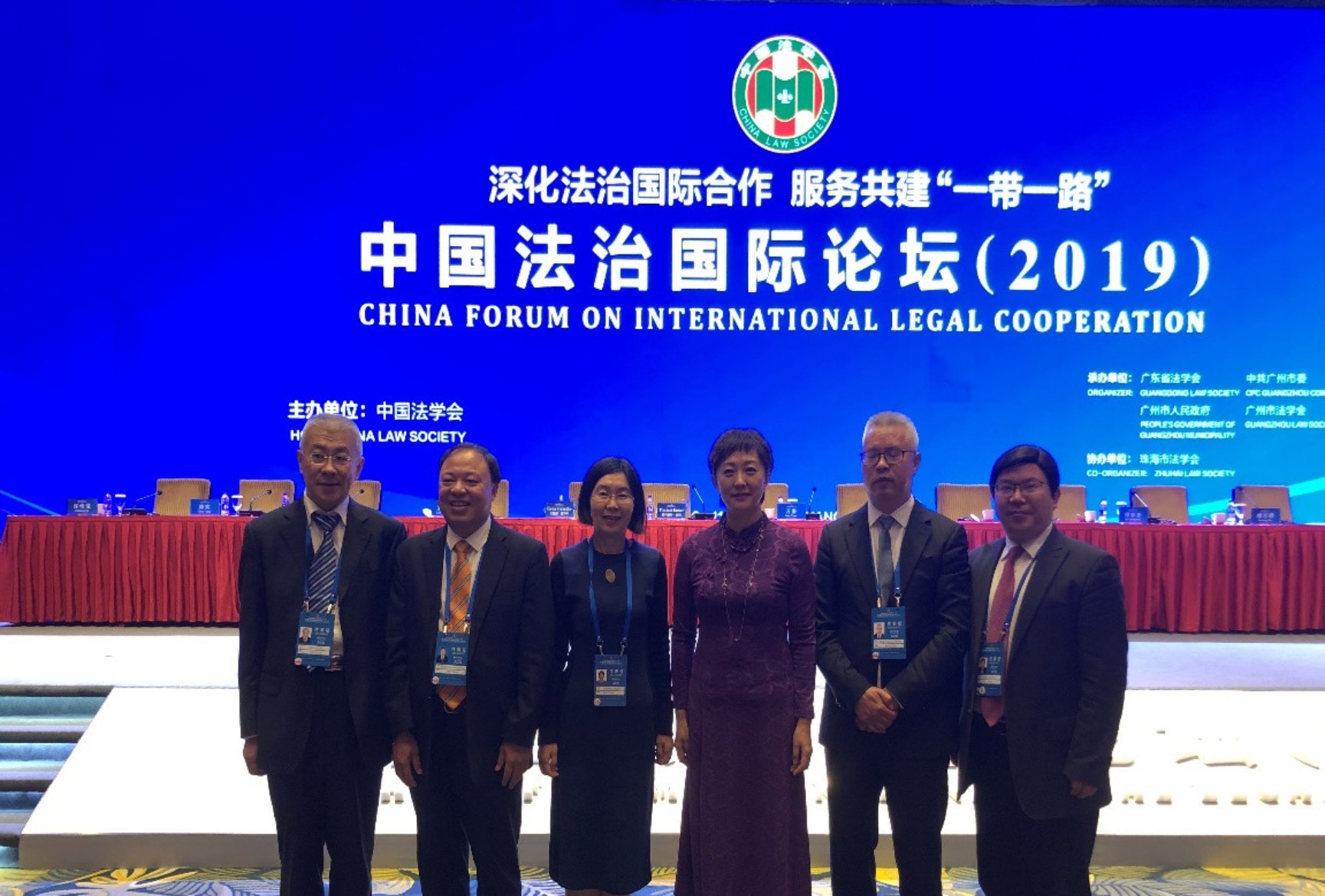 图片包含 人员, 站立, 男士, 伪装

描述已自动生成